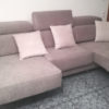 sofa beige reposacabezas abatibles y brazo baul