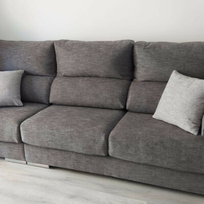 sofa grande 3 plazas sobradas asientos deslizantes, y repozabrazos acolchados