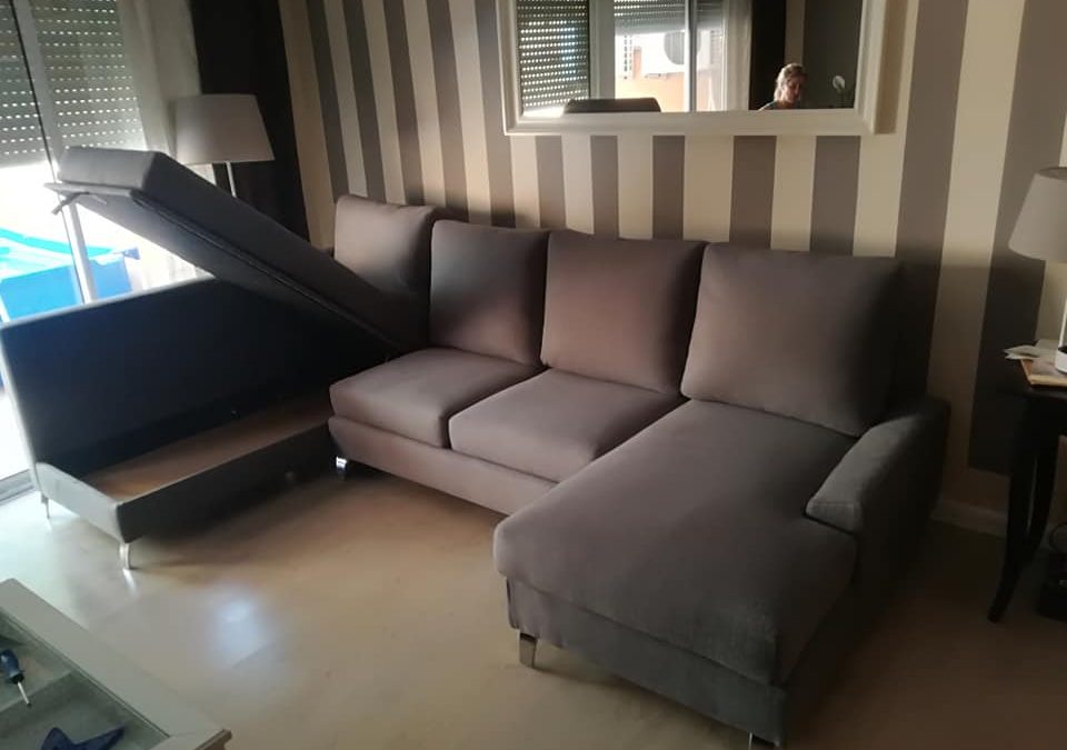 Sofá chaiselongue rinconero con arcón