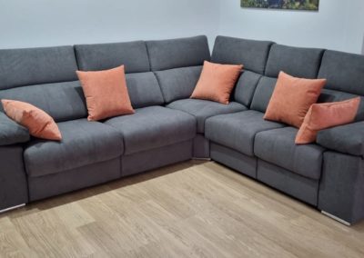 sofa raconera gris a mida seients lliscants a terra