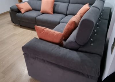 sofa raconera gris a mida seients lliscants a terra